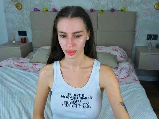 SnowWhiteee webcam