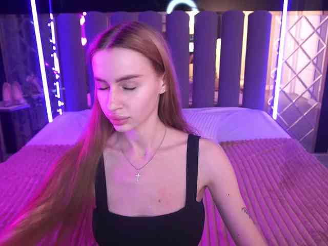 SnowWhiteee webcam