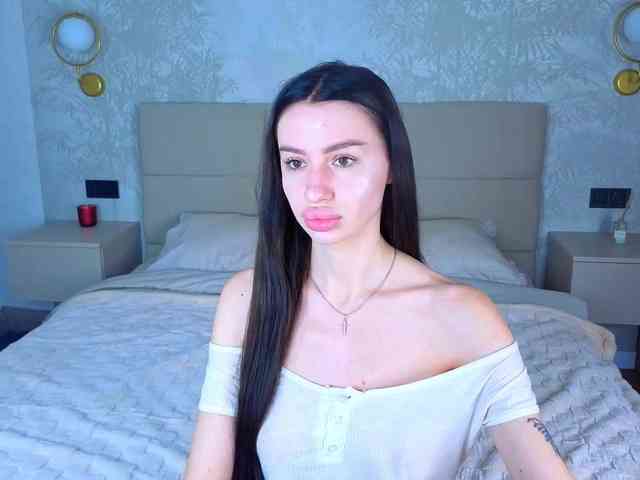 SnowWhiteee webcam
