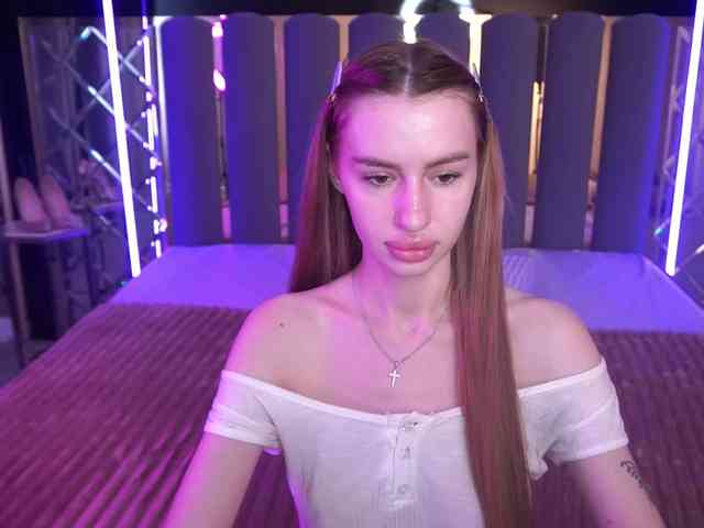 SnowWhiteee webcam