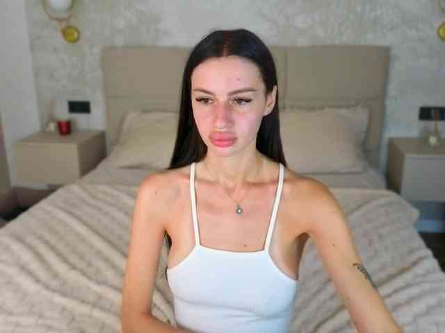 SnowWhiteee webcam