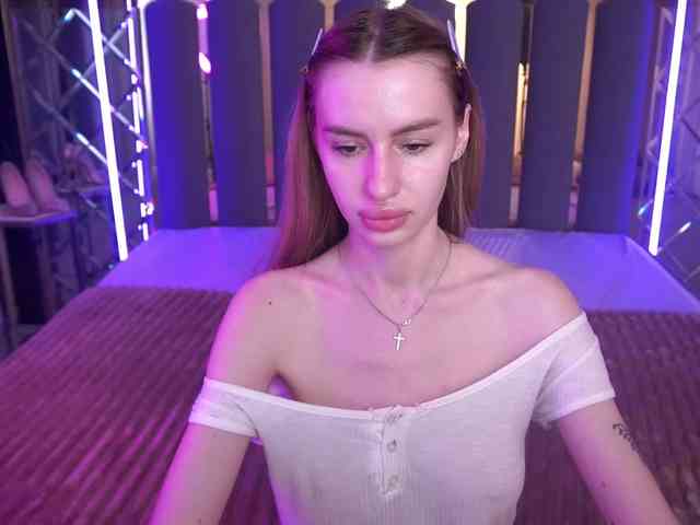 SnowWhiteee webcam
