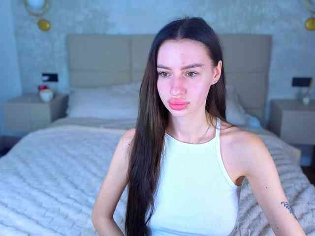 SnowWhiteee webcam