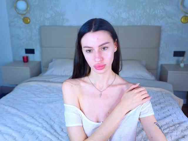 SnowWhiteee webcam