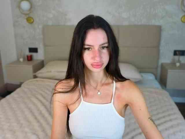 SnowWhiteee webcam