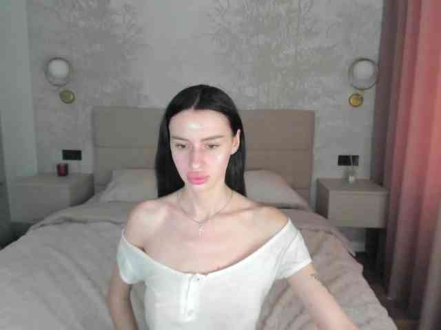 SnowWhiteee webcam