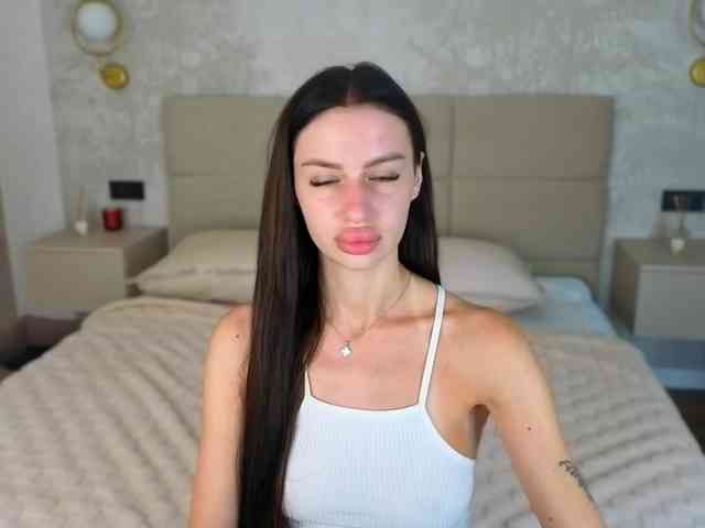 SnowWhiteee webcam