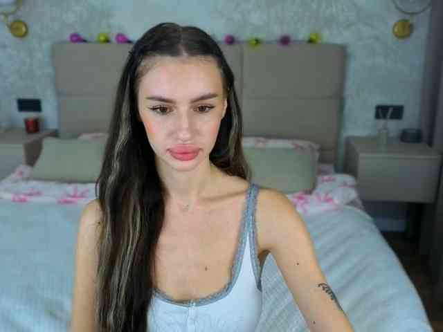 SnowWhiteee webcam
