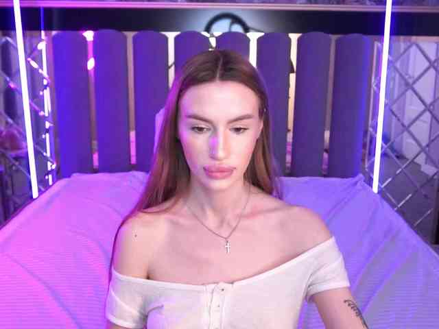 SnowWhiteee webcam