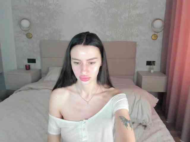 SnowWhiteee webcam