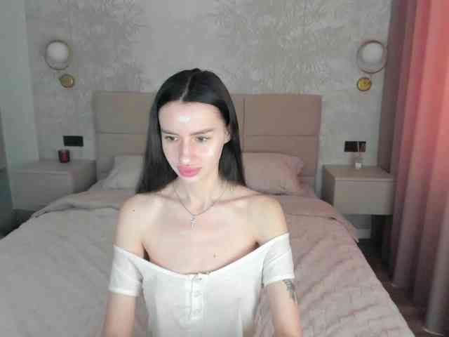SnowWhiteee webcam