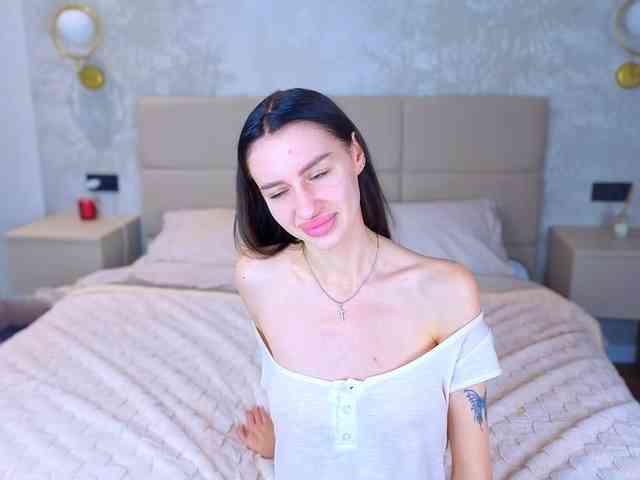 SnowWhiteee webcam
