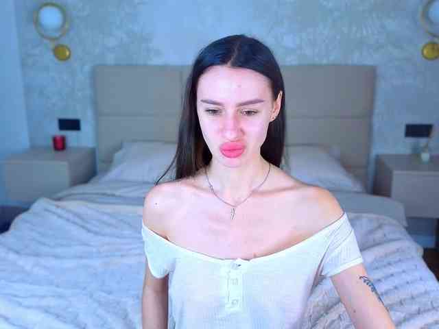 SnowWhiteee webcam