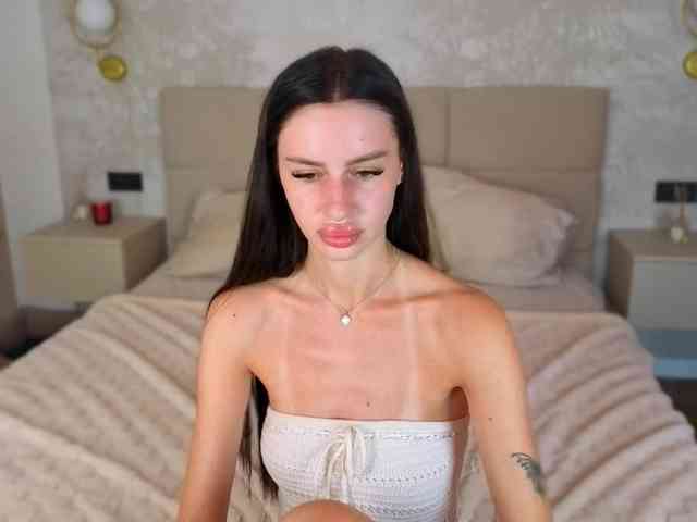 SnowWhiteee webcam