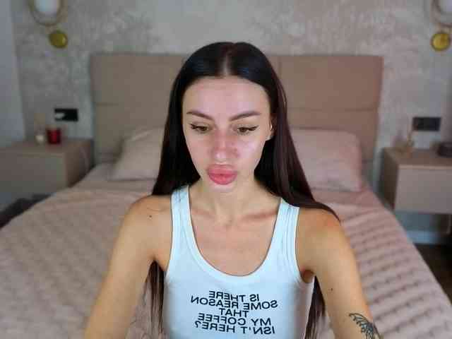 SnowWhiteee webcam