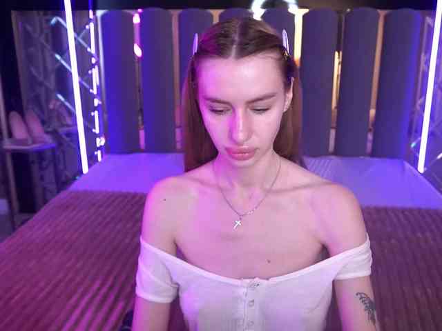 SnowWhiteee webcam