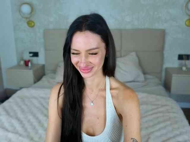 SnowWhiteee webcam