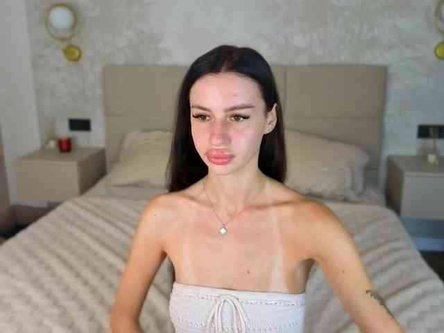 SnowWhiteee webcam