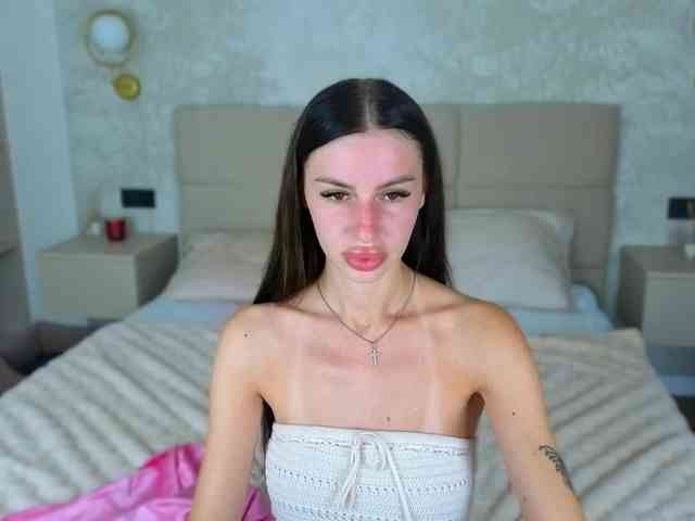 SnowWhiteee webcam
