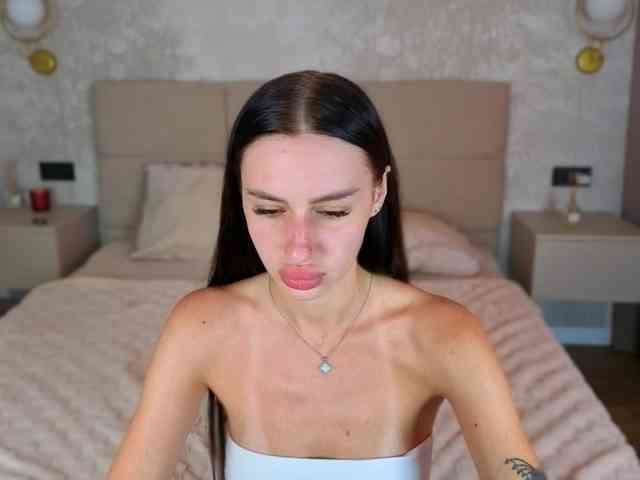 SnowWhiteee webcam