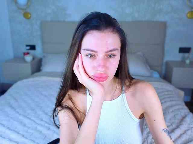 SnowWhiteee webcam