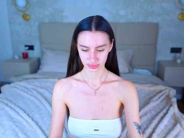 SnowWhiteee webcam