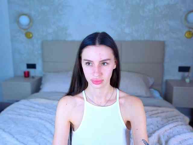 SnowWhiteee webcam