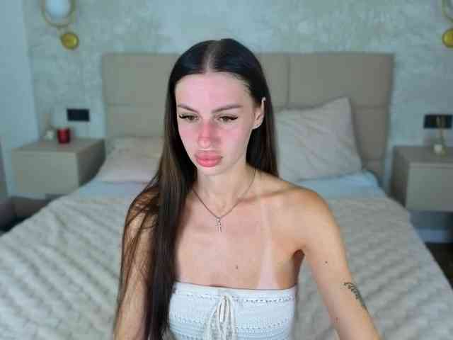 SnowWhiteee webcam