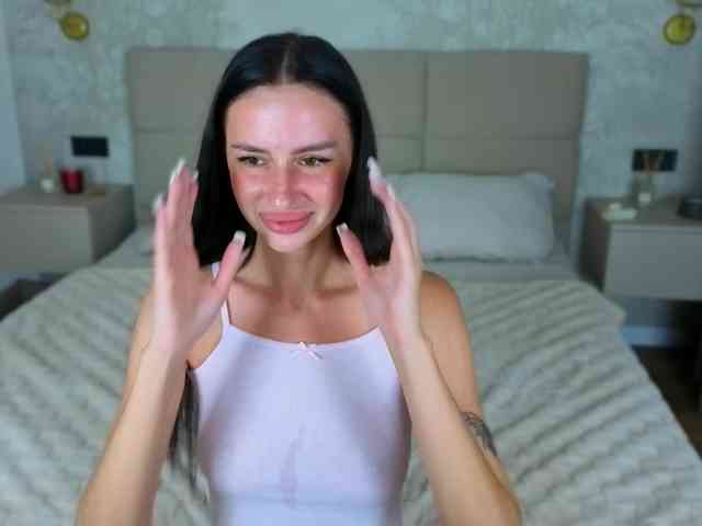 SnowWhiteee webcam