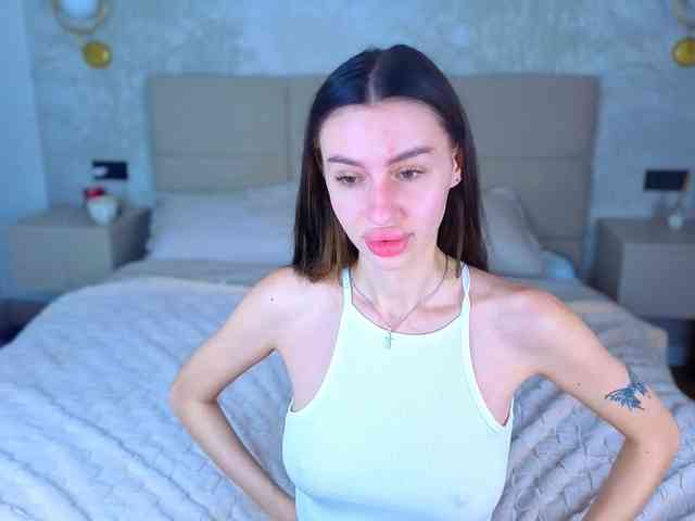 SnowWhiteee webcam