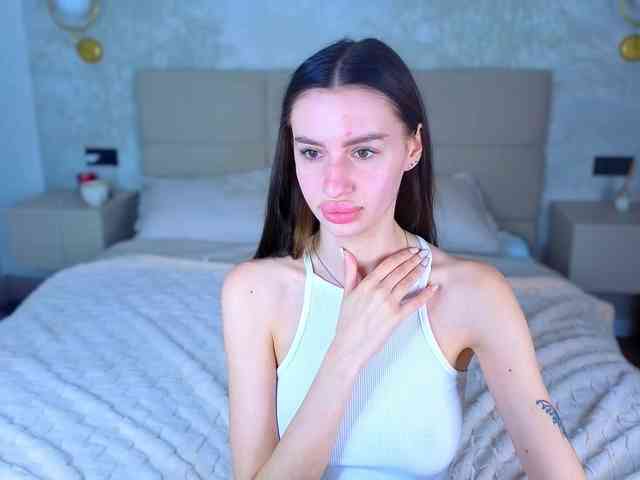 SnowWhiteee webcam