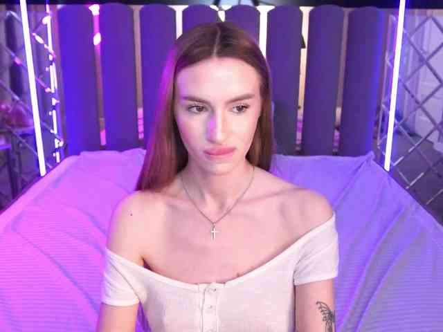 SnowWhiteee webcam