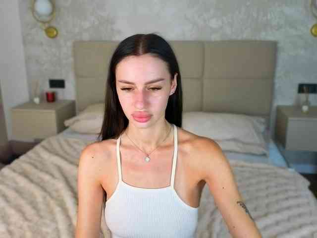 SnowWhiteee webcam