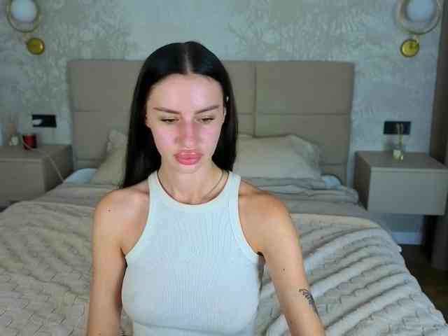 SnowWhiteee webcam