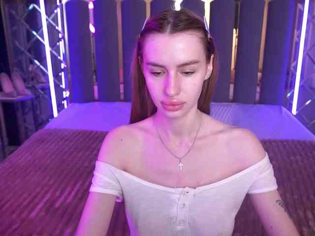 SnowWhiteee webcam