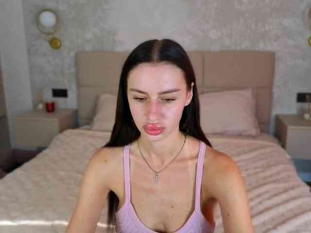 SnowWhiteee webcam