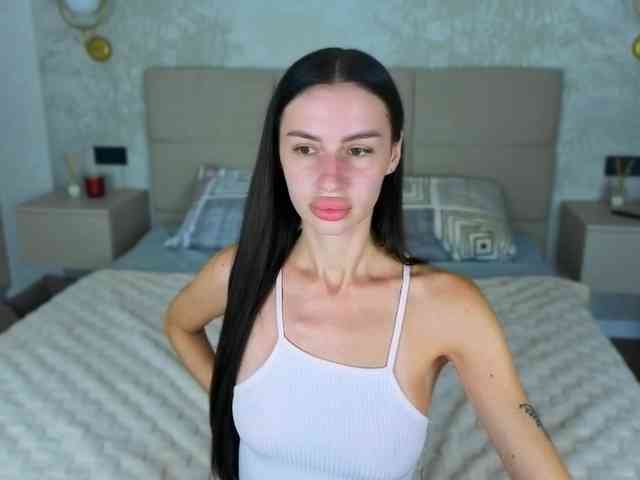 SnowWhiteee webcam