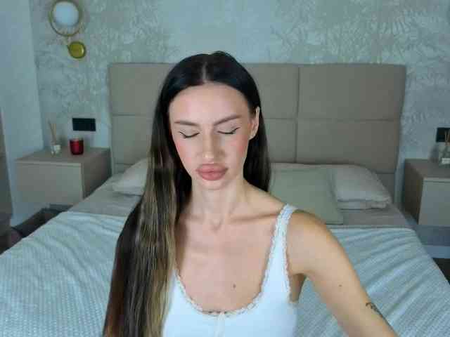 SnowWhiteee webcam