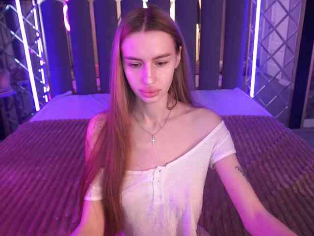 SnowWhiteee webcam
