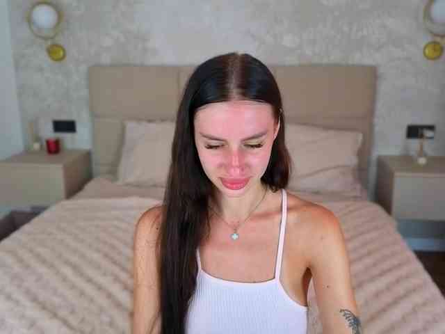 SnowWhiteee webcam