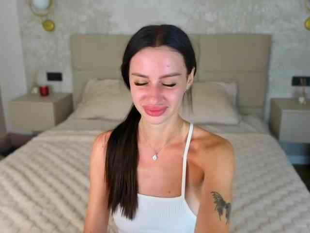 SnowWhiteee webcam