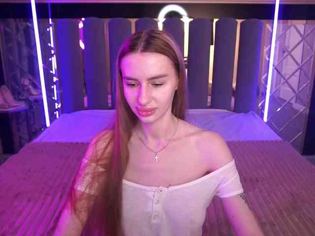SnowWhiteee webcam
