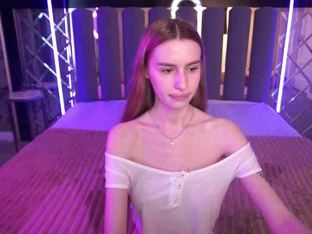 SnowWhiteee webcam