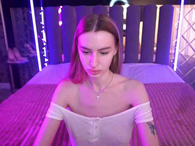 SnowWhiteee webcam
