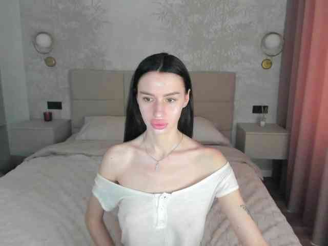SnowWhiteee webcam