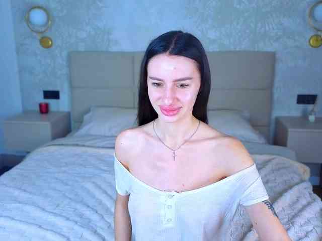 SnowWhiteee webcam