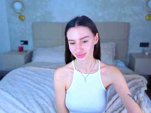 SnowWhiteee webcam