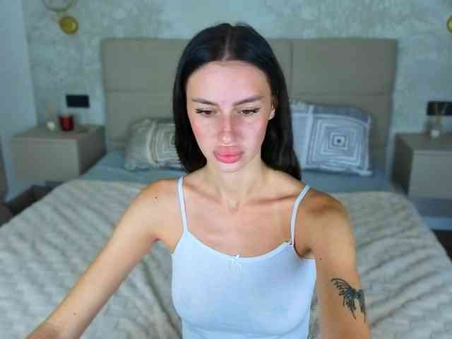 SnowWhiteee webcam