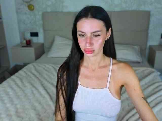 SnowWhiteee webcam