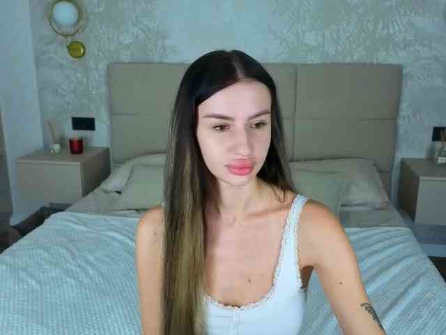 SnowWhiteee webcam